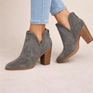 Vince Camuto Women Size 7.5 Fileana Grey Suede Ankle Booties Heeled Boots V-Cut